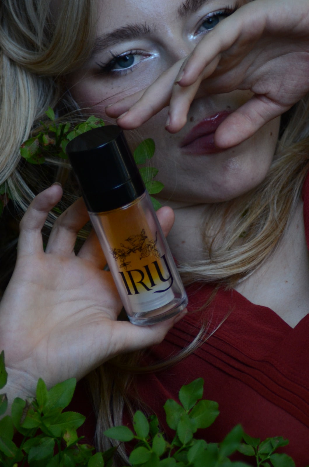 ELIN — Coline avec le flacon IRIY