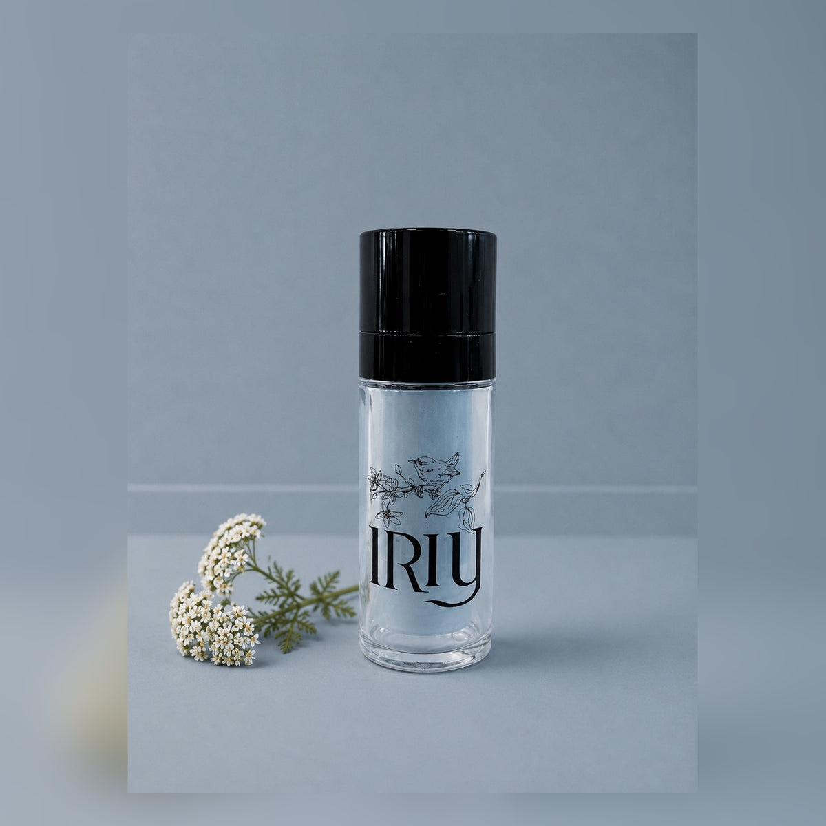ZARIA IRIY flacon avec fleurs blanches